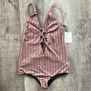 Acacia Kokomo Full Piece/One Piece ,SIZE: Medium COLOR :Capri , NEVER BEEN WORN